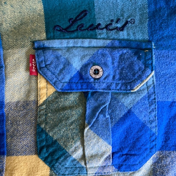 Boys Levi’s heavy button down shirt - Picture 5 of 9